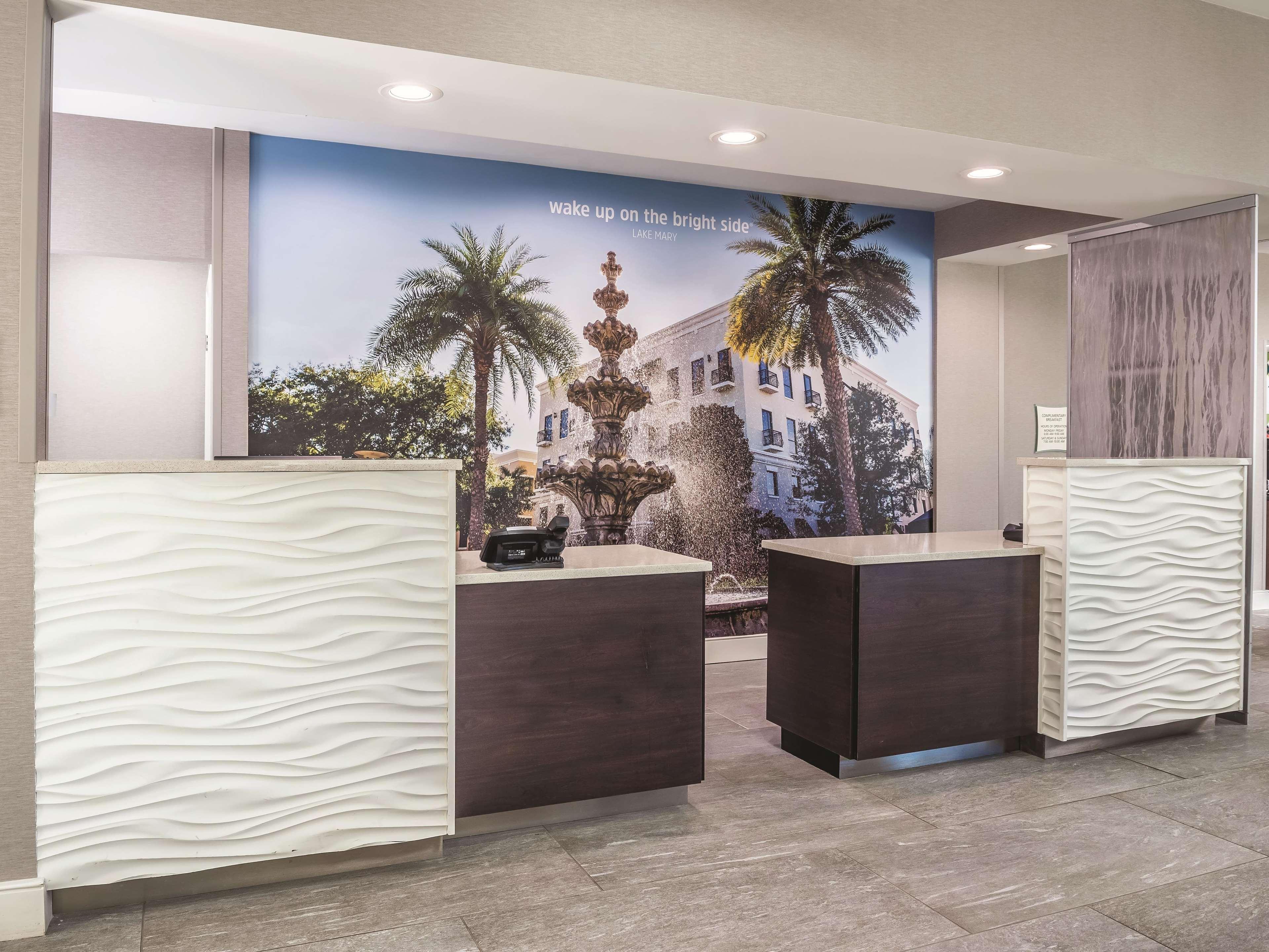 La Quinta By Wyndham Orlando Lake Mary Exterior photo
